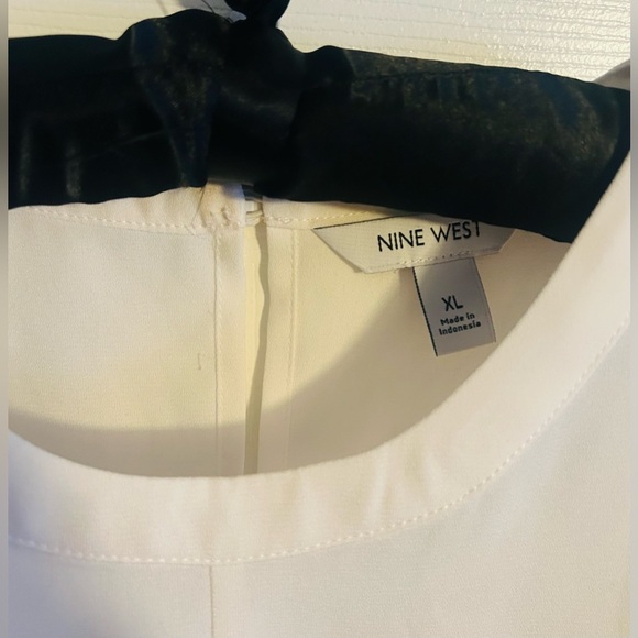 Nine West long sleeve twist front top, white, NWOT, XL - Picture 4 of 7
